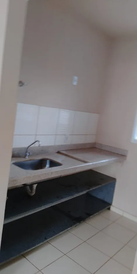 Alugar Casa / Padrão em Ribeirão Preto R$ 700,00 - Foto 3