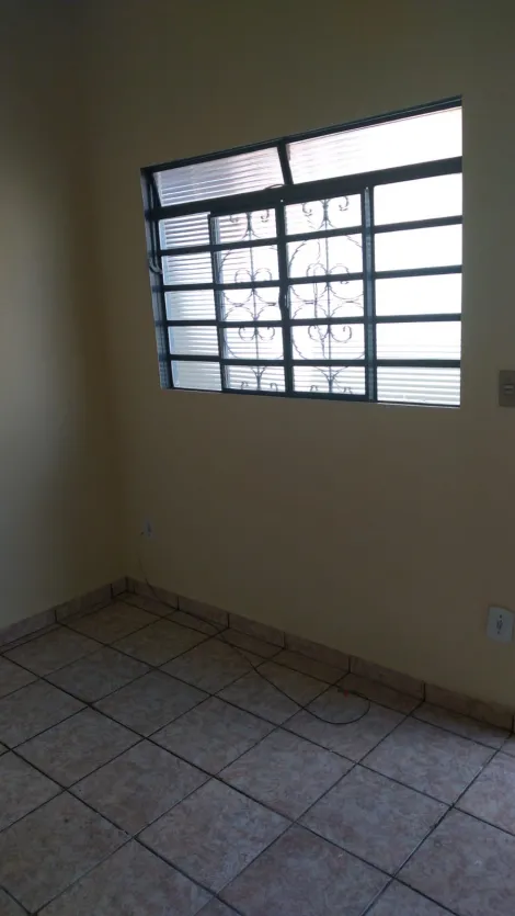 Alugar Casa / Padrão em Ribeirão Preto R$ 850,00 - Foto 3