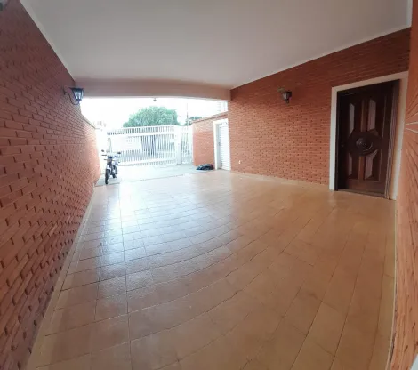 Casa / Padrão em Ribeirão Preto Alugar por R$3.000,00