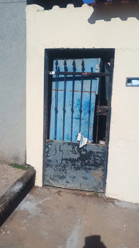 Casa / Padrão em Ribeirão Preto Alugar por R$750,00