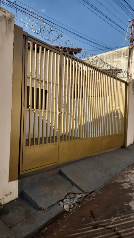 Alugar Casa / Padrão em Ribeirão Preto. apenas R$ 900,00